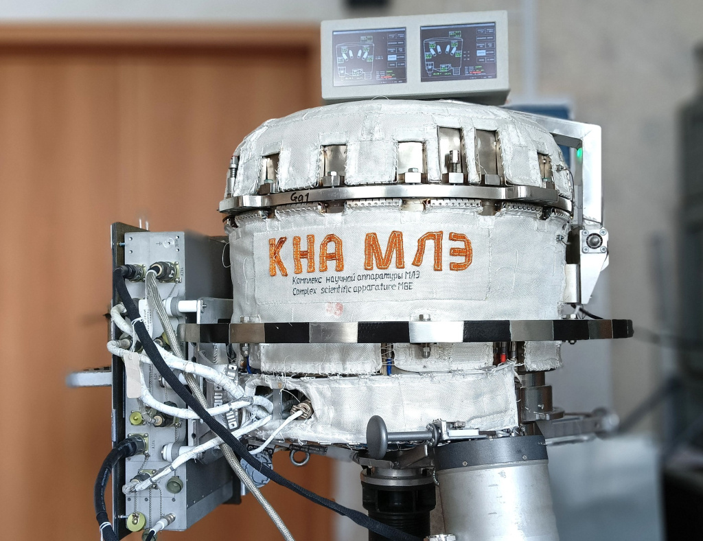 1_внешний вид установки для роста полупроводников в космосе.jpg