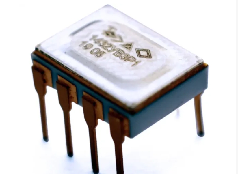 В России разработаны компоненты для радиоаппаратуры для замены американских аналогов Analog Devices и Linear Technology - ТЕХНОСФЕРА Россия - Google Chrome.jpg